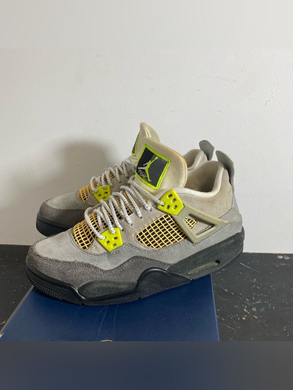 Size 6Y - Jordan 4 SE 95 Neon - Picture 5 of 9